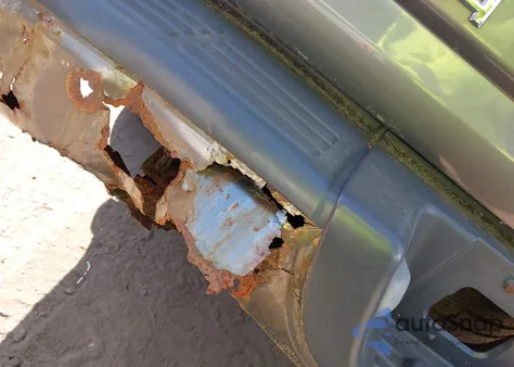 2004 Toyota Tundra Limited V8 z USA, uszkodzony, nr VIN 5TBDT48154S449702